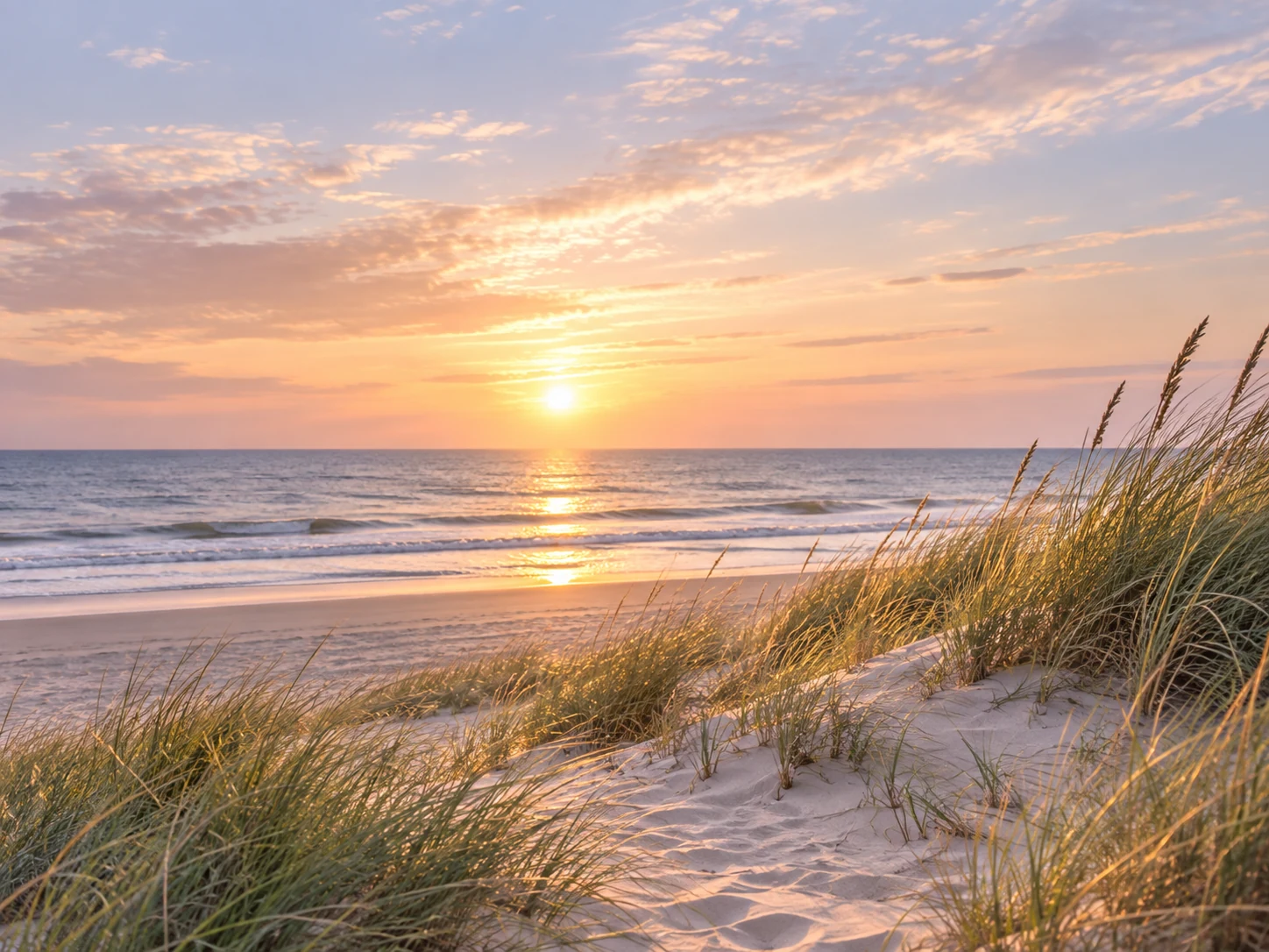 Dünenstrand auf Sylt im warmen Abendlicht